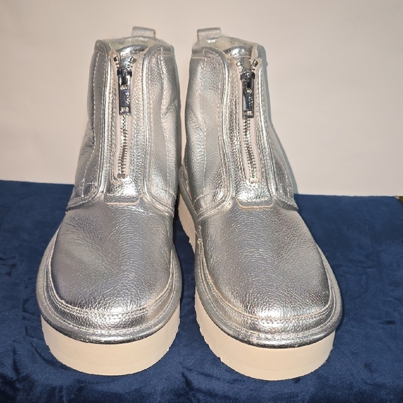UGG Women's Metallic Silver Winter Boots - Picture 6 of 9
